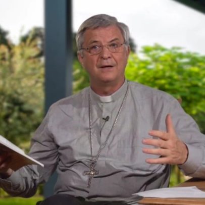 Bispo da Igreja Católica planeja ordenar padres casados