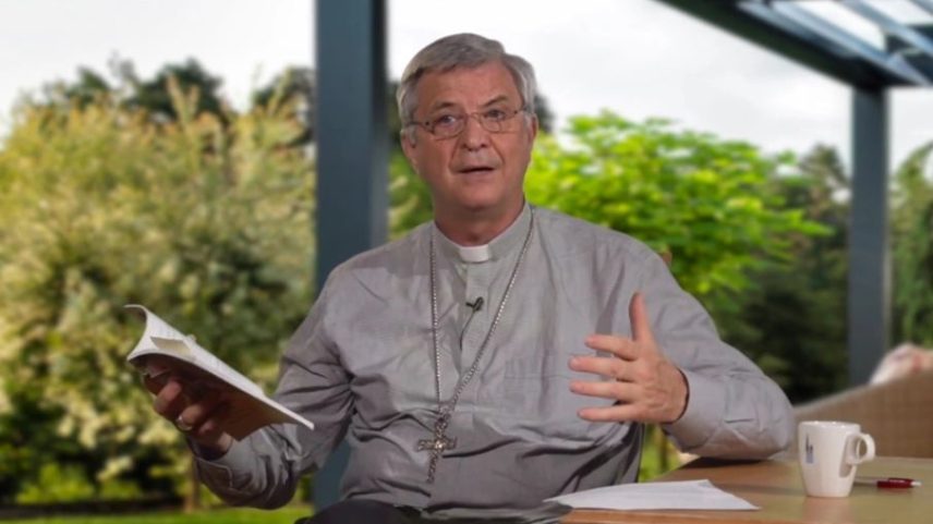 Bispo da Igreja Católica planeja ordenar padres casados