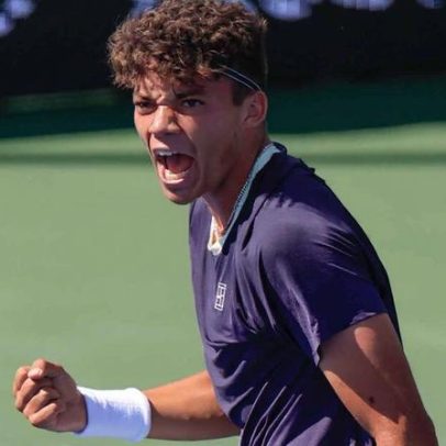 Blanch amplia rodada sólida para jovens e iguala desempenho precoce de Fritz