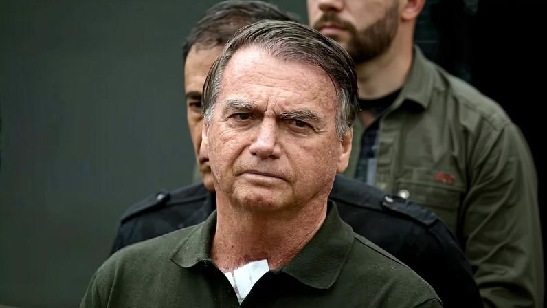 O ex-presidente Jair Bolsonaro foi condenado a 27 anos e 3 meses de prisão — Foto: Pablo Porciuncula/AFP