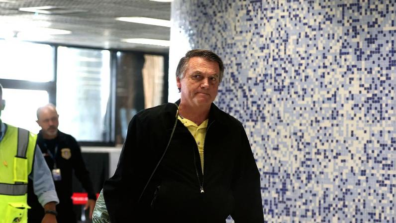 Bolsonaro é internado em UTI com broncopneumonia após passar mal na prisão. (Foto: Tânia Rêgo/Agência Brasil)