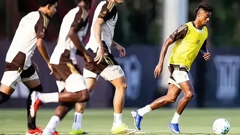 Bruno Henrique volta aos treinos e aproxima retorno ao Flamengo