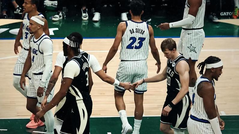 Bucks ficam fora dos playoffs após nova derrota