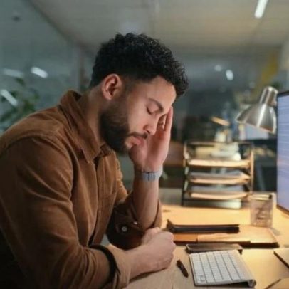 Burnout no Brasil: varejo, educação e marketing entre os setores de maior risco