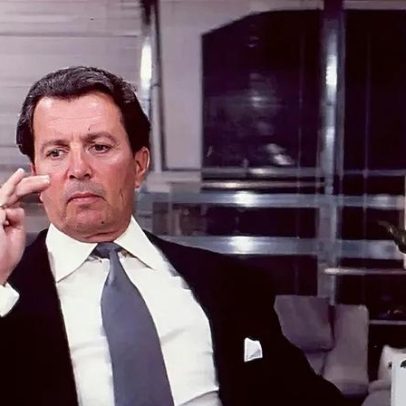 Renato de Rainha da Sucata surge barbado aos 90 no 1º Golden Globes Brasil