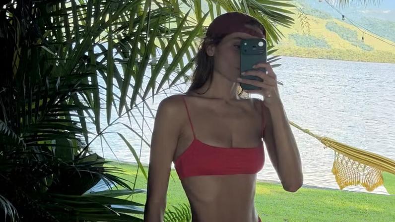 Sasha posa de bíquini no story — Foto: Reprodução/Instagram