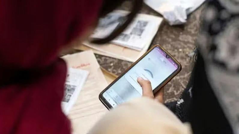 Iranianos têm buscado maneiras de contornar as restrições à internet e às ligações telefônicas impostas em tempos de guerra (foto de arquivo de 2025) — Foto: BBC/NurPhoto / Getty Images