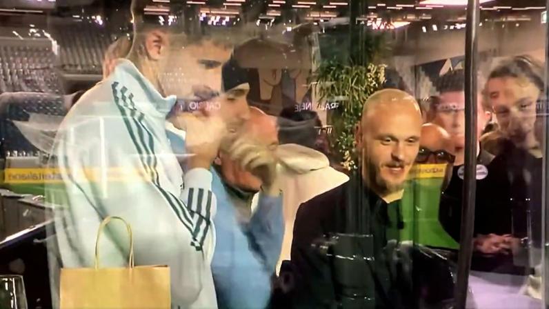 Itália flagra jogadores comemorando vitória da Bósnia, na repescagem