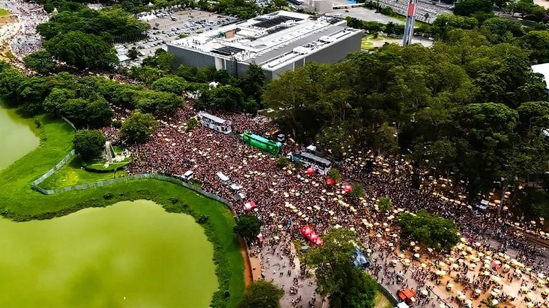 Carnaval: Léo Santana reúne mais de 1,1 milhão de foliões em SP