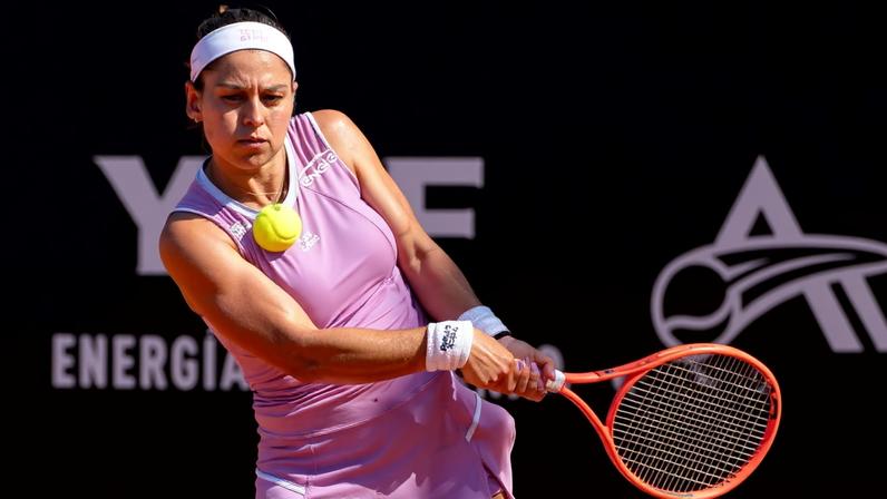 Carol Meligeni vence estreia difícil no México; Jennifer avança no Chile