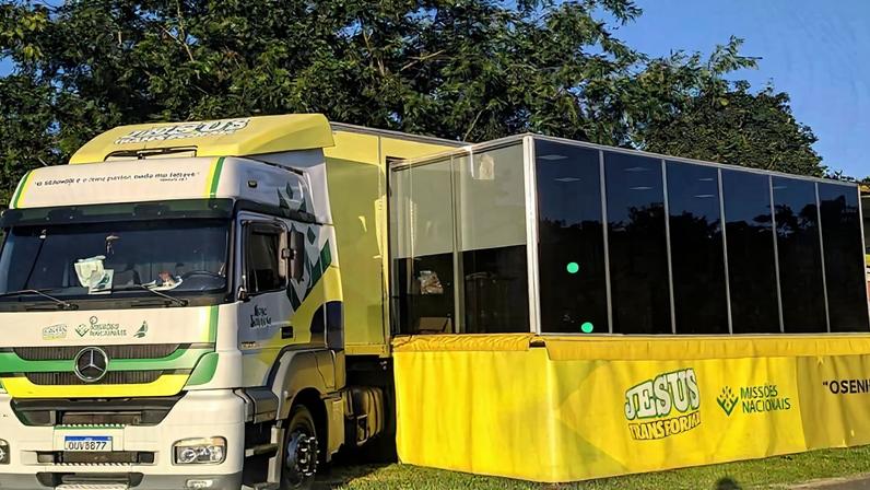 Carreta Missionária Batista leva ação social a Vitória