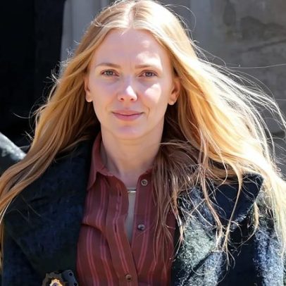 Scarlett Johansson é vista sem maquiagem em set de The Exorcist em NYC