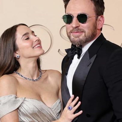 Chris Evans e Alba Baptista aparecem raramente no red carpet do Oscar 2026