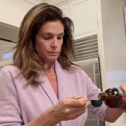 Cindy Crawford é criticada pela rotina matinal e comentário sobre dinheiro