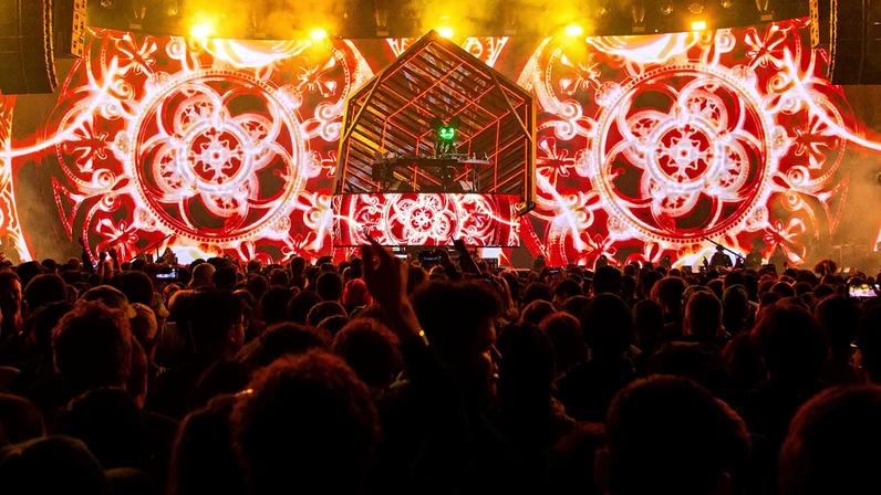 DJs dublam vídeos de fãs para parecer apoio; selos avaliam reação