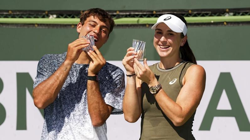 Cobolli e Bencic vencem favoritos e conquistam o título de duplas mistas