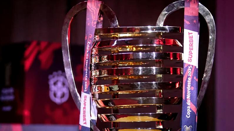Troféu da Copa do Nordeste (Foto: João Gabriel Alves/CBF)