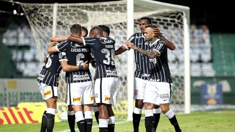 Corinthians tenta manter 15 anos sem perder para o Coritiba no Campeonato Brasileiro.