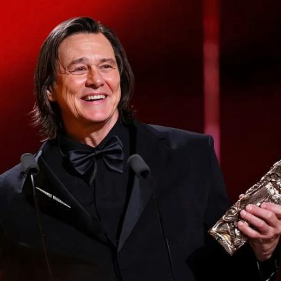 Cirurgião plástico comenta transformação de Jim Carrey após dilema de clones