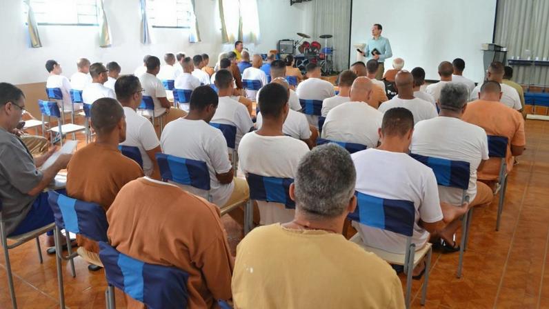 Curso bíblico promovido pela Novo Tempo em presídios paulistas.