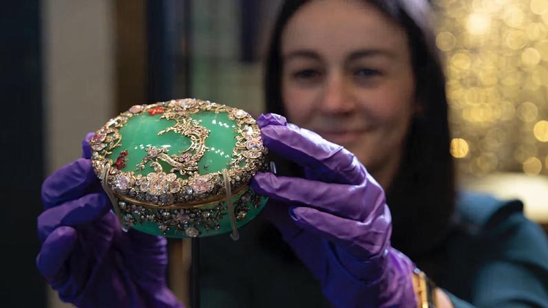 Caixas de snuff roubadas em Paris em pleno dia chegam ao V&A para exibição