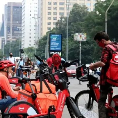 Oposição crítica taxa de blusinhas; relator mantém mínimo de R$8,50 por entrega