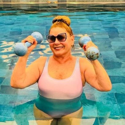 Vera Fischer, 74, melhora dores e postura com fisioterapia aquática