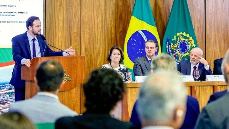 O secretário-executivo do Ministério da Fazenda, Dario Durigan (esq.), e o presidente Lula (dir.). Foto: Ricardo Stuckert/PR