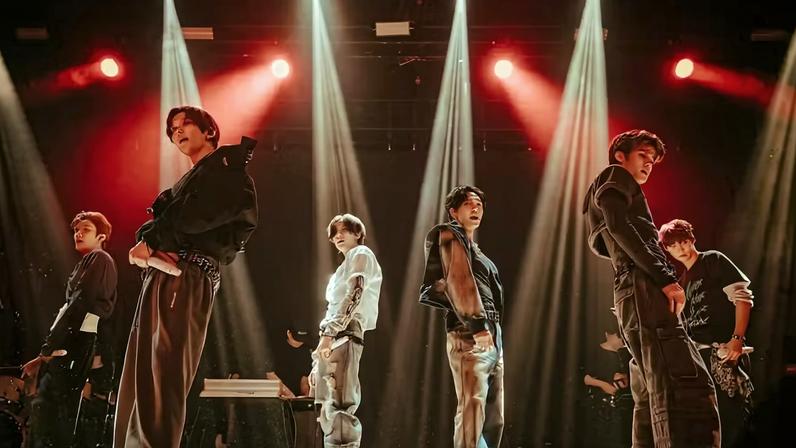 Grupo de K-pop RIIZE — Foto: Ayumi K. Ranzini (@ayumikranzini) e We in The Crownd (@weinthecrowd)