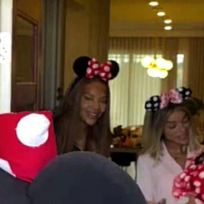 Ludmilla registra encontro da filha Zuri com Minnie e Mickey na Disney