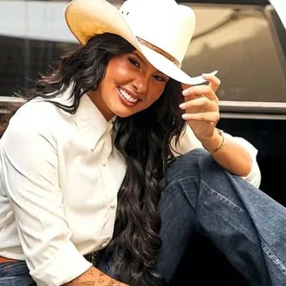 Ana Castela, de chapéu e jeans, abre álbum de fotos; web reage