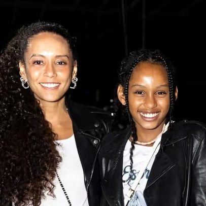 Taís Araujo chega ao primeiro dia de Lollapalooza com a filha