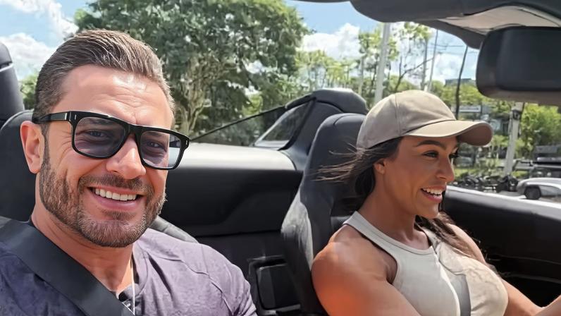 Gracyanne Barbosa curte sábado de sol com o namorado