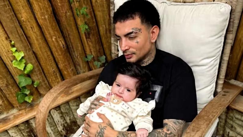 MC Guimê surge com a filha Yarin em foto