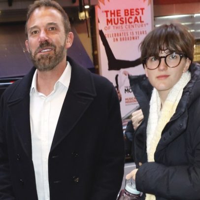 Ben Affleck faz rara aparição ao lado do filho com Jennifer Garner em Broadway