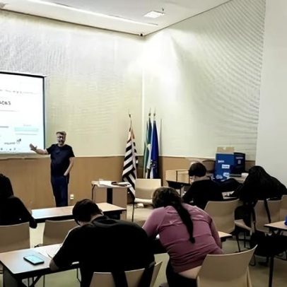 No Dia da Escola, projeto ajuda trabalhadores a retomar os estudos