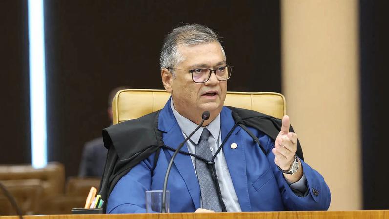 Dino cobra deputados do PL explicar emendas ligadas a filme sobre Bolsonaro