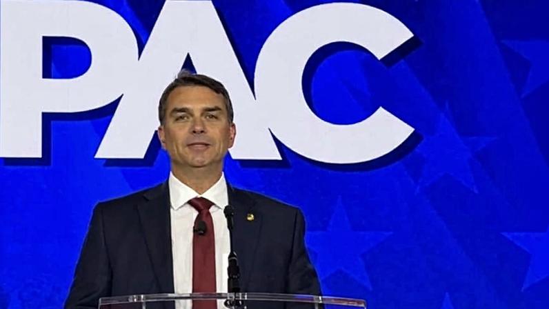 senador fez um apelo à comunidade internacional para que acompanhe o processo eleitoral brasileiro. (Foto: Flávio Bolsonaro/ Arquivo pessoal)