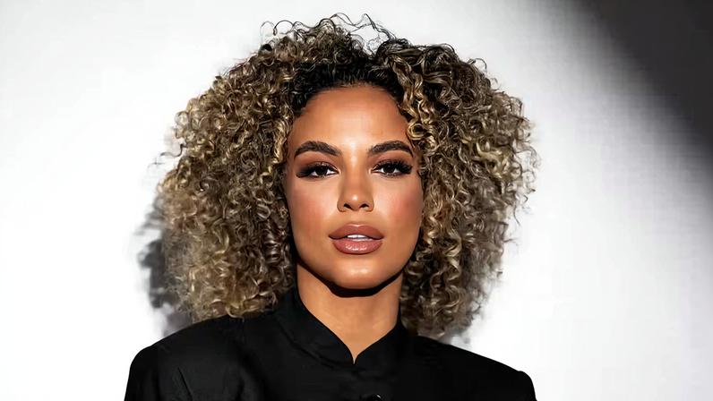 DJ Bruna Strait faz estreia no Lollapalooza e descreve momento surreal