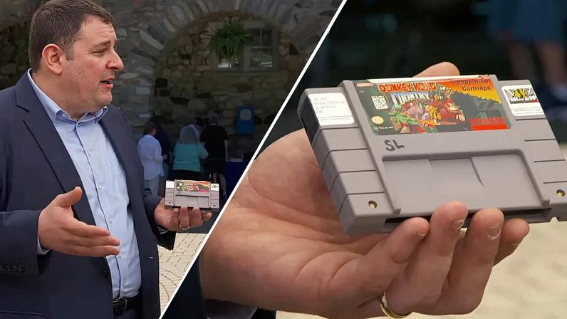 Cartucho de Donkey Kong Country é exibido no Antiques Roadshow