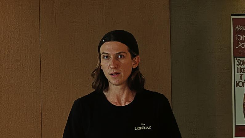 Ex-técnico do Flamengo Filipe Luís passa o sábado no cinema com o filho