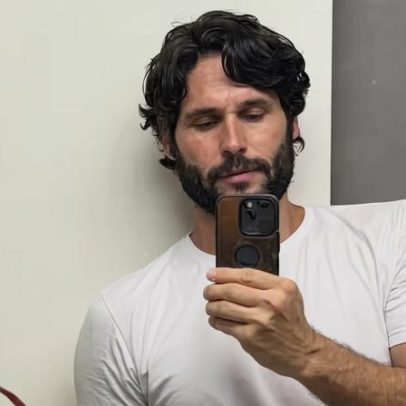 Dudu Azevedo recebe declaração de amor escrita no espelho do banheiro