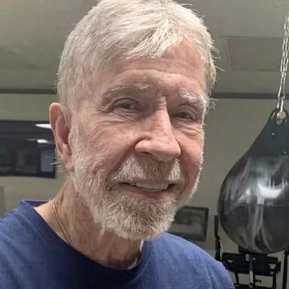 Chuck Norris, morto aos 86, começou no jiu-jitsu após luta com a família Gracie