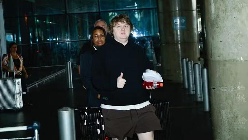 Lewis Capaldi desembarca no Brasil para o Lollapalooza Brasil — Foto: Eduardo Martins / Brazil News