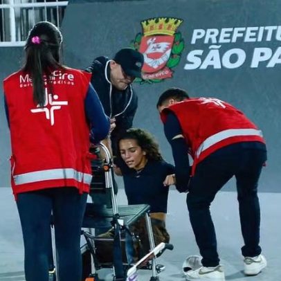 Rayssa Leal se machuca e deixa pista amparada no Mundial de Skate