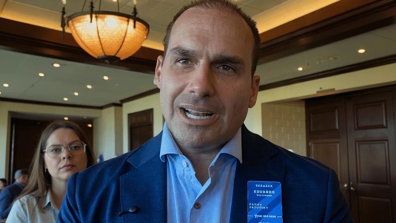 Eduardo envia corda para a prisão domiciliar do enforcado