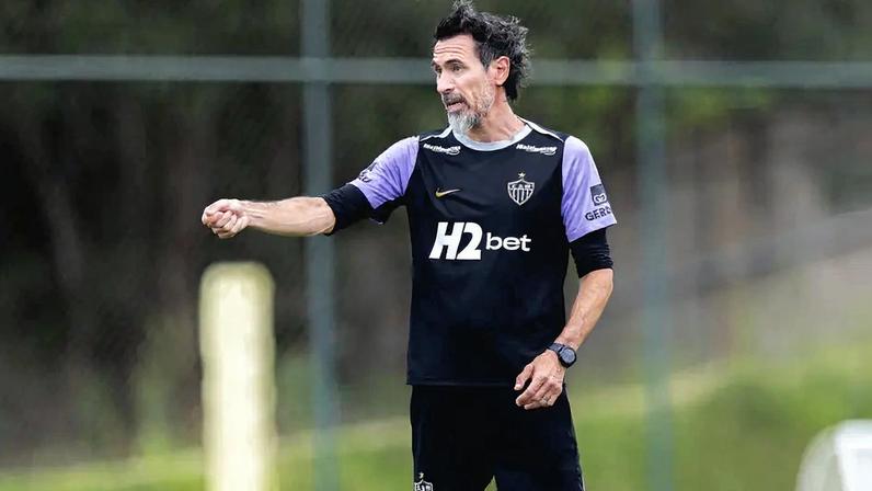 Domínguez analisa opções para escalar Atlético-MG contra o Vitória
