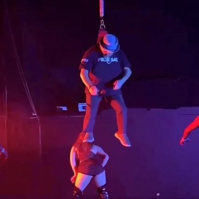 Rapper britânico desmaia durante show após ficar suspenso no teto