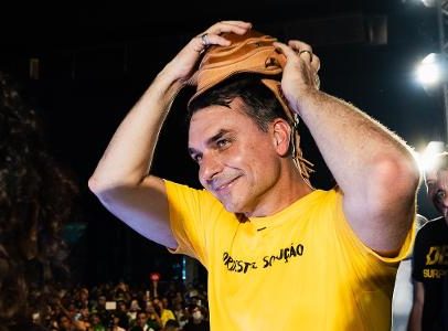 Flávio Bolsonaro reúne aliados no Nordeste para contestar entregas de Lula