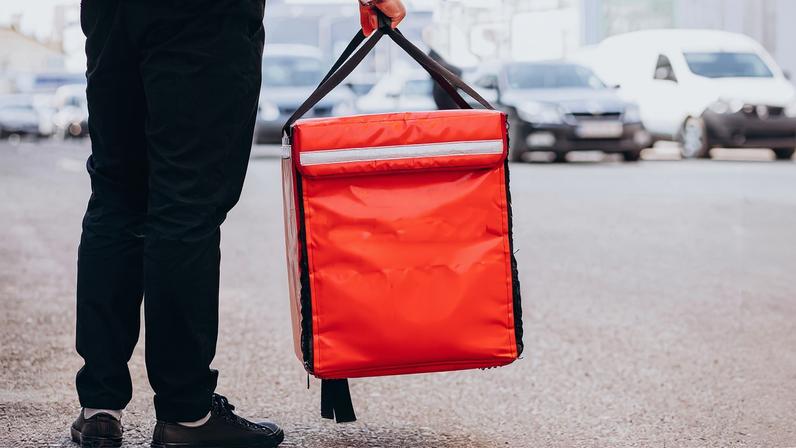 71% dos brasileiros são contrários à taxa mínima de entrega por aplicativos